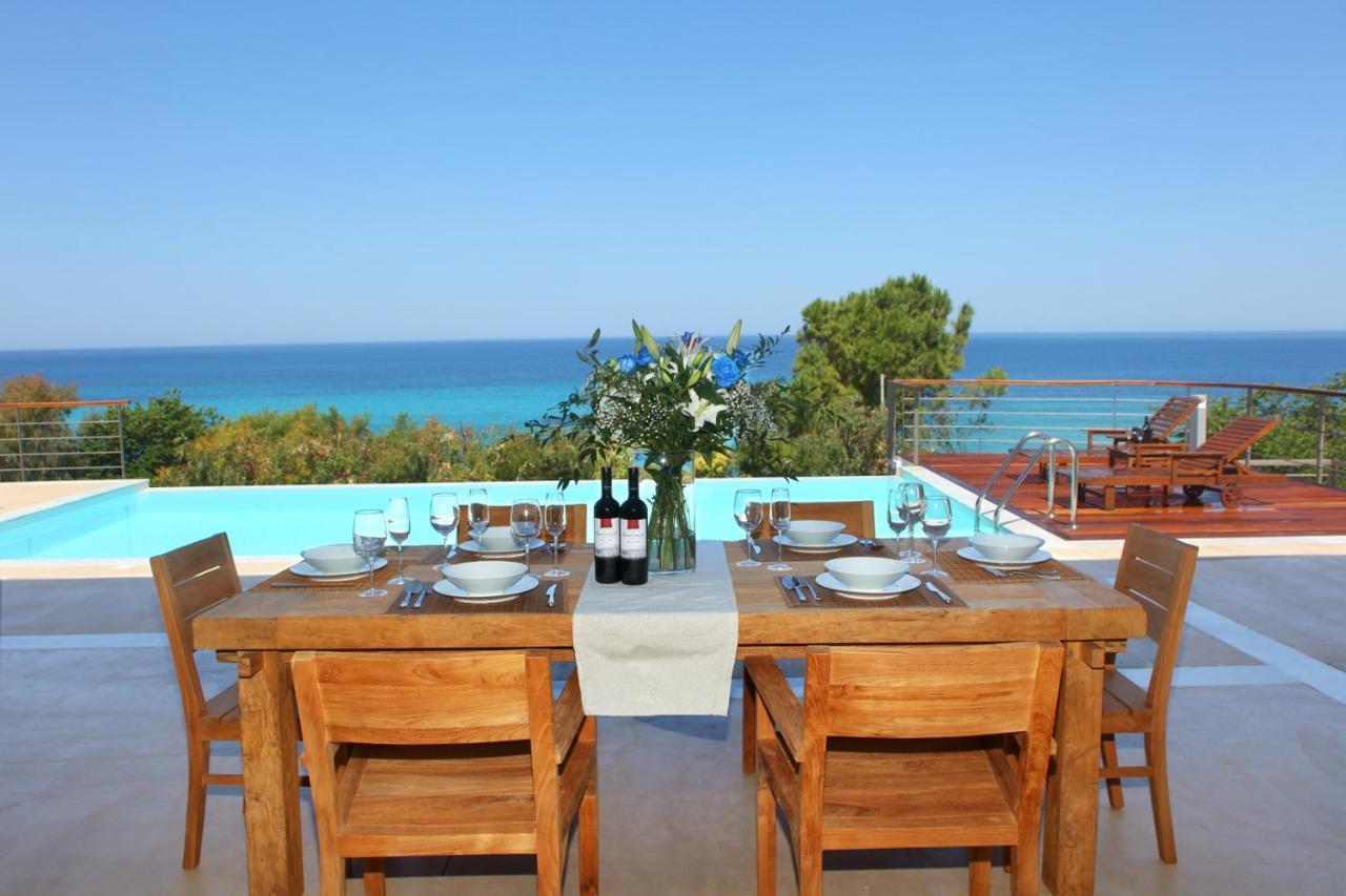 Capro - Milos Bay Villas Ayios Nikitas Bagian luar foto